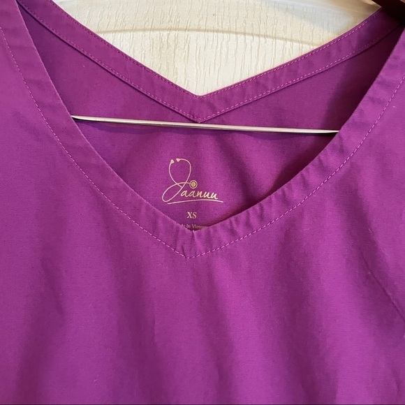 JAANUU‎ Women’s Performance Wine V-Neck, 3 Pocket Scrub Top, XS, scrubs​ - Picture 3 of 4